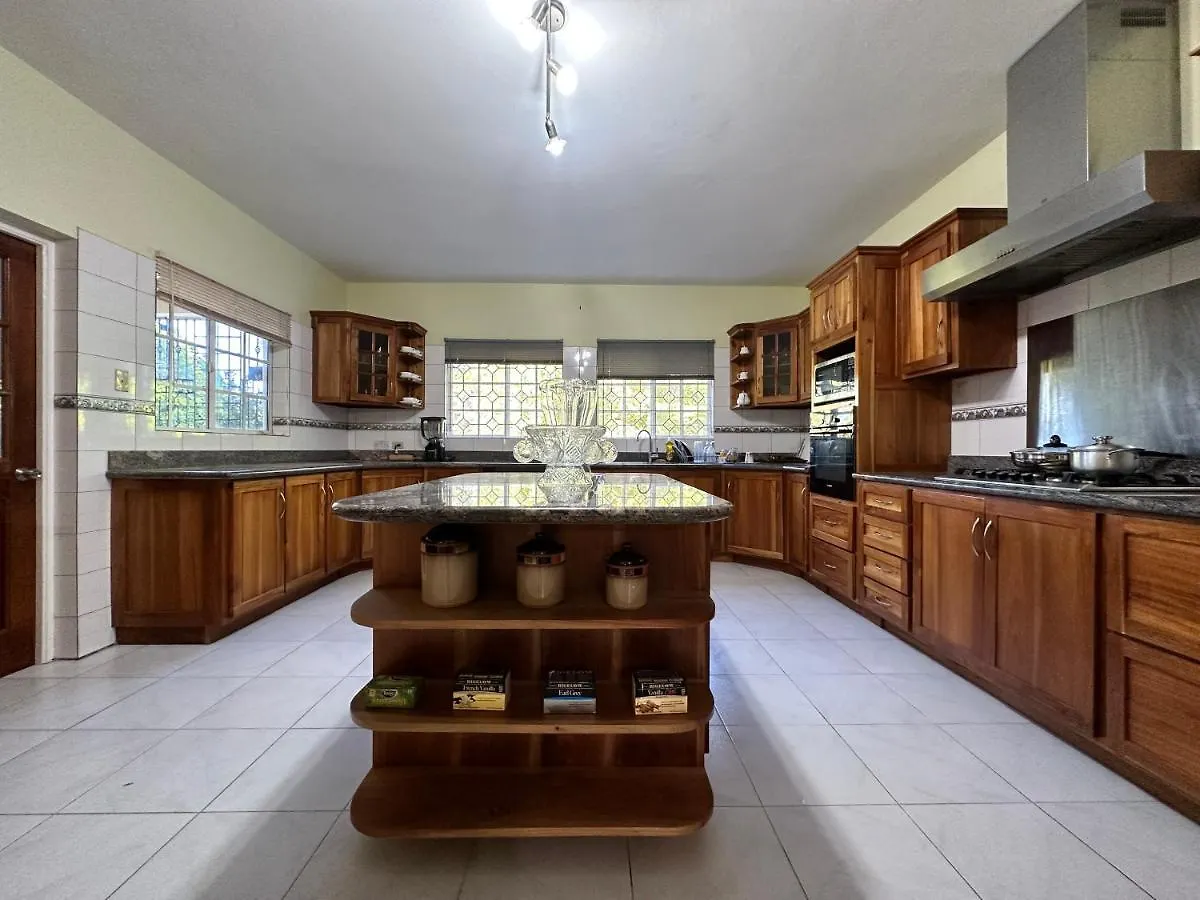 A Luxurious 4-Bedroom Private Villa With Games Room, Theatre & Modern Art Montego Bay
