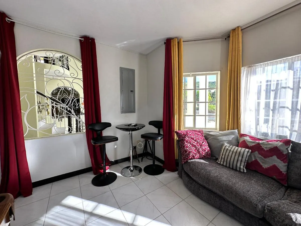 A Luxurious 4-Bedroom Private Villa With Games Room, Theatre & Modern Art Montego Bay 0*,
