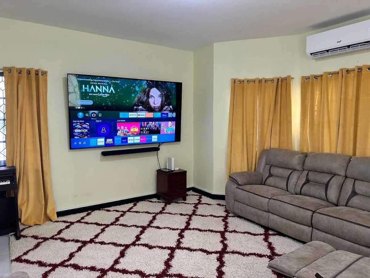 A Luxurious 4-Bedroom Private Villa With Games Room, Theatre & Modern Art Montego Bay 0*,