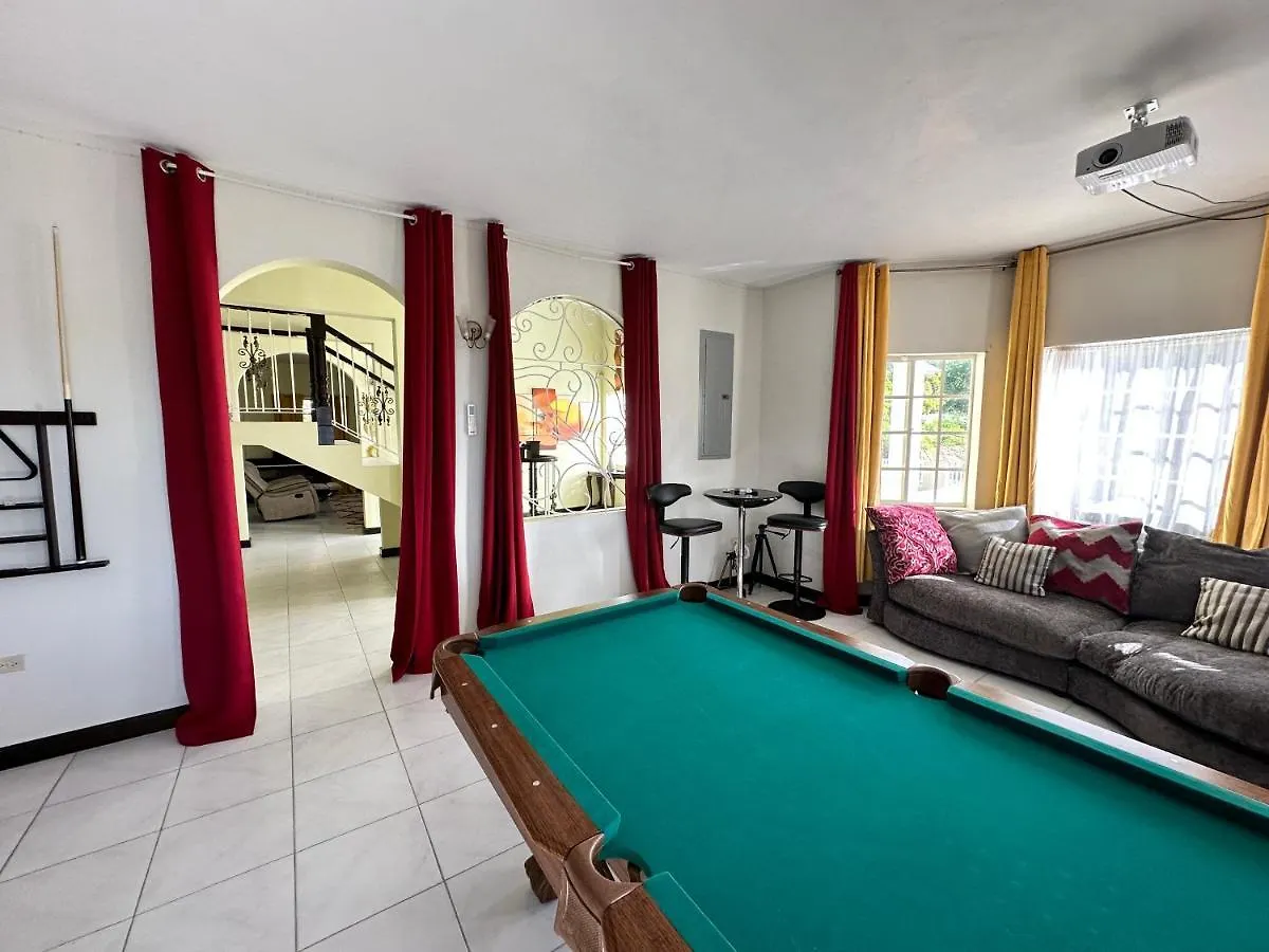 A Luxurious 4-Bedroom Private Villa With Games Room, Theatre & Modern Art Montego Bay 0*,
